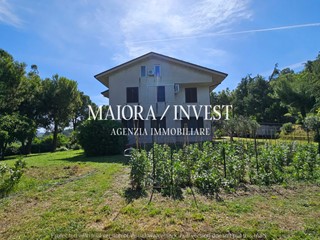 Casa Indipendente in Vendita a Acquaviva Picena, 379'000€, 370 m²