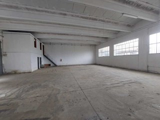 Capannone in Vendita a Carmignano, zona Seano, 220'000€, 330 m²