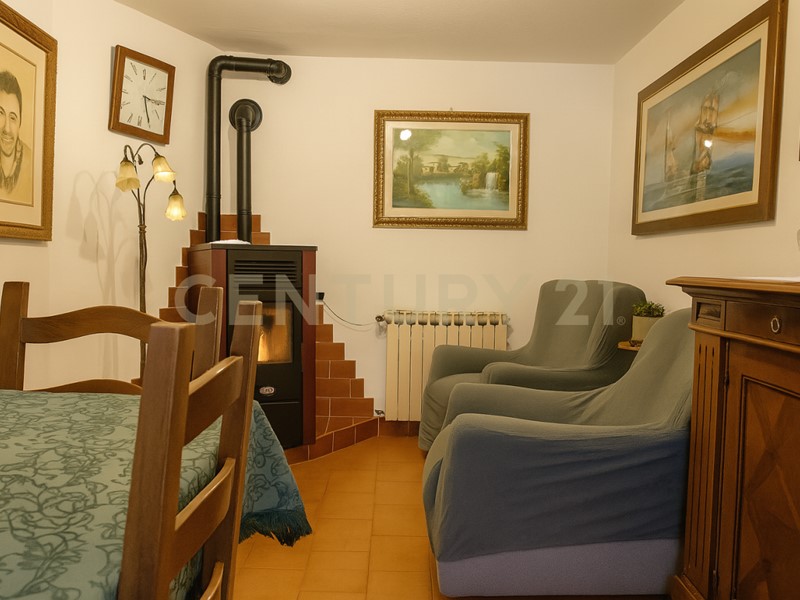 Appartamento in Vendita a Abbadia San Salvatore, 82'000€, 123 m², con Box