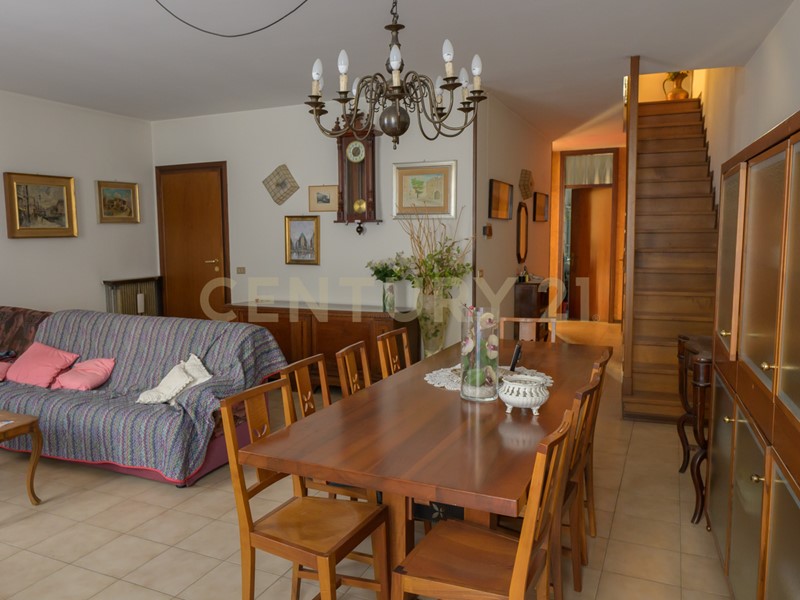 Appartamento in Vendita a Arzignano, 220'000€, 157 m², con Box