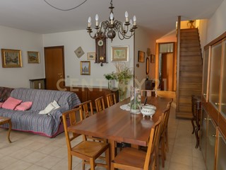 Appartamento in Vendita a Arzignano, 220'000€, 157 m², con Box