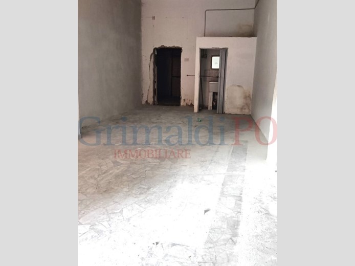 Capannone in Affitto a Melito di Napoli, 750€, 66 m²