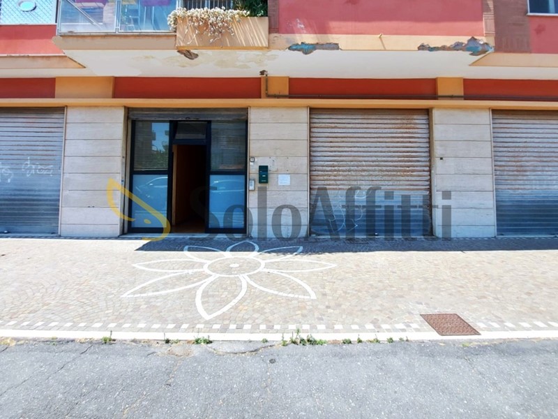 Capannone in Affitto a Fiumicino, zona Isola Sacra, 2'800€, 200 m²