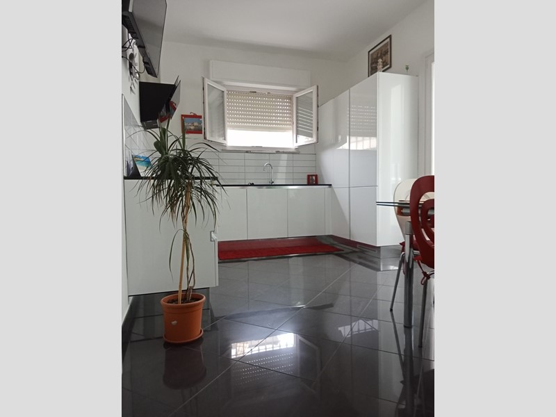 Casa Semi Indipendente in Vendita a Viareggio, zona Viareggio Mare, 489'000€, 160 m²