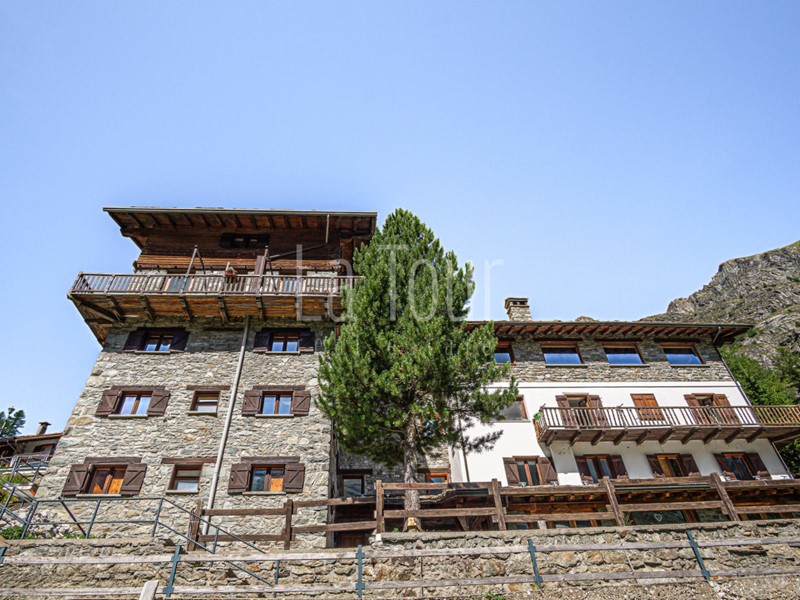 Attività commerciale in Vendita a Valgrisenche, 970'000&euro;, 1616 m², arredato