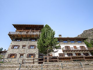 Attività commerciale in Vendita a Valgrisenche, 970'000&euro;, 1616 m², arredato