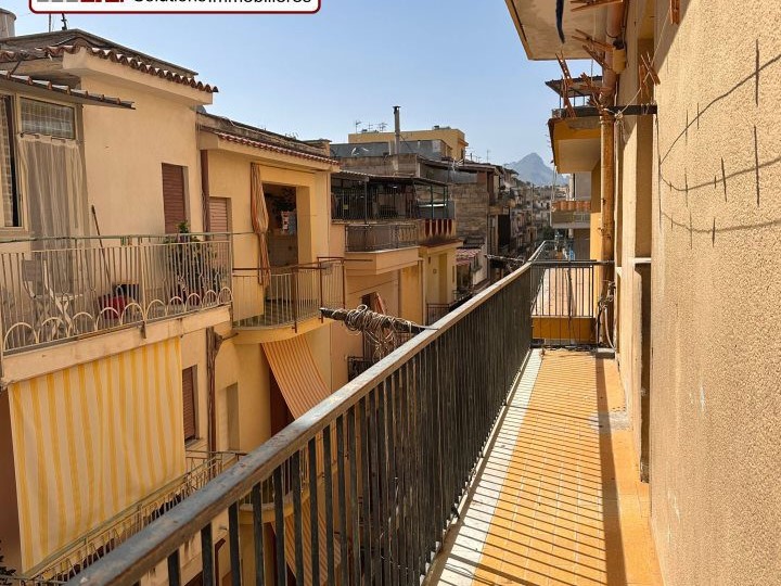 Trilocale in Vendita a Bagheria, 53'000&euro;, 90 m²