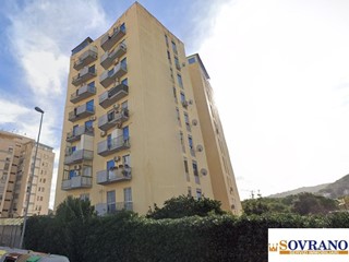 Quadrilocale in Vendita a Palermo, 105'000€, 90 m²