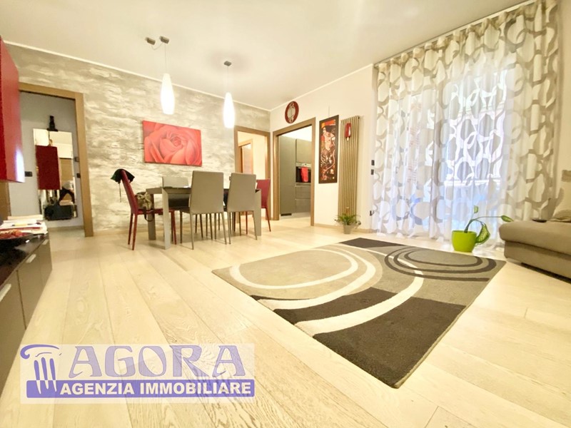 Appartamento in Vendita a Latina, 369'000€, 90 m², con Box