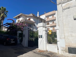 Quadrilocale in Vendita a Crispiano, 79'000€, 119 m², con Box