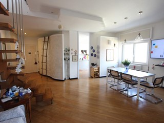 Attico in Vendita a La Spezia, 420'000€, 194 m², arredato