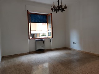 Trilocale in Vendita a Poggibonsi, 145'000&euro;, 75 m², con Box
