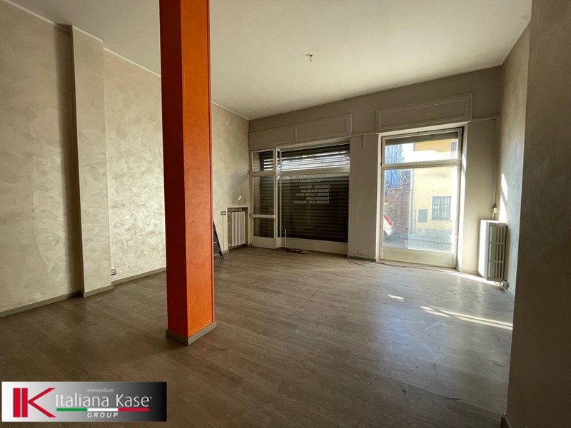 Negozio in Affitto a Gassino Torinese, 600€, 75 m²