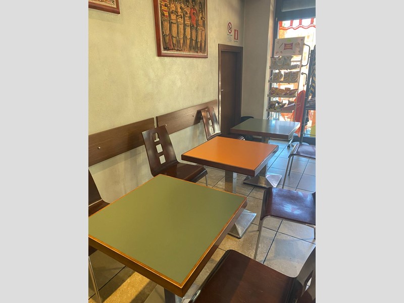 Attività commerciale in Vendita a Lainate, 76'000€, 80 m²