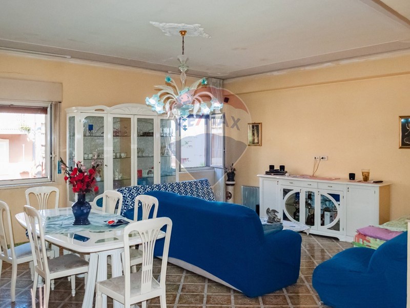 Appartamento in Vendita a Catania, 125'000&euro;, 145 m²