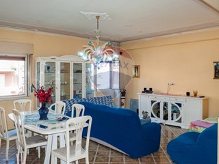 Appartamento in Vendita a Catania, 125'000&euro;, 145 m²