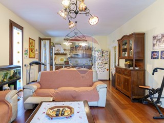 Appartamento in Vendita a Aci Castello, 229'000€, 141 m²