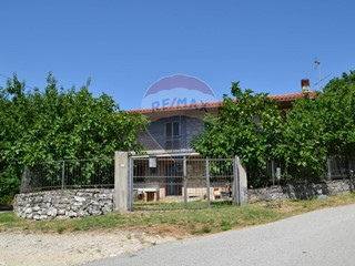 Casa Indipendente in Vendita a Morcone, 40'000€, 178 m²