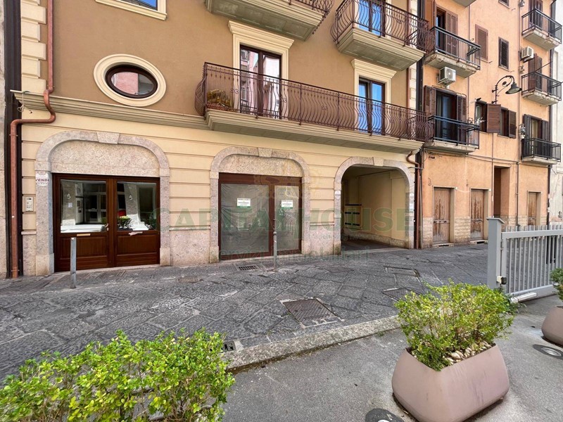 Immobile commerciale in Vendita a Avellino, 99'000&euro;, 95 m²