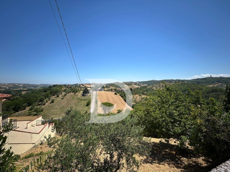 Casa Semi Indipendente in Vendita a Picciano, 40'000€, 98 m²