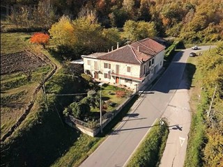 Casa Indipendente in Vendita a Montabone, 270'000&euro;, 800 m²