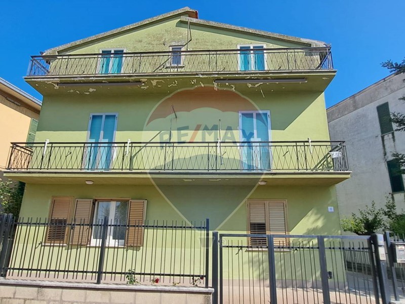 Villa in Vendita a Castel Frentano, 80'000€, 200 m²