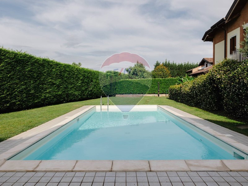 Quadrilocale in Vendita a Lomagna, 275'000€, 116 m²