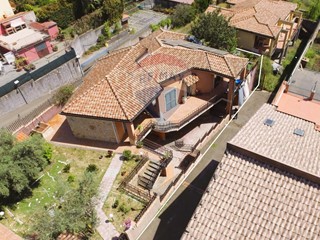 Villa in Vendita a Aci Sant'Antonio, 349'000€, 201 m²