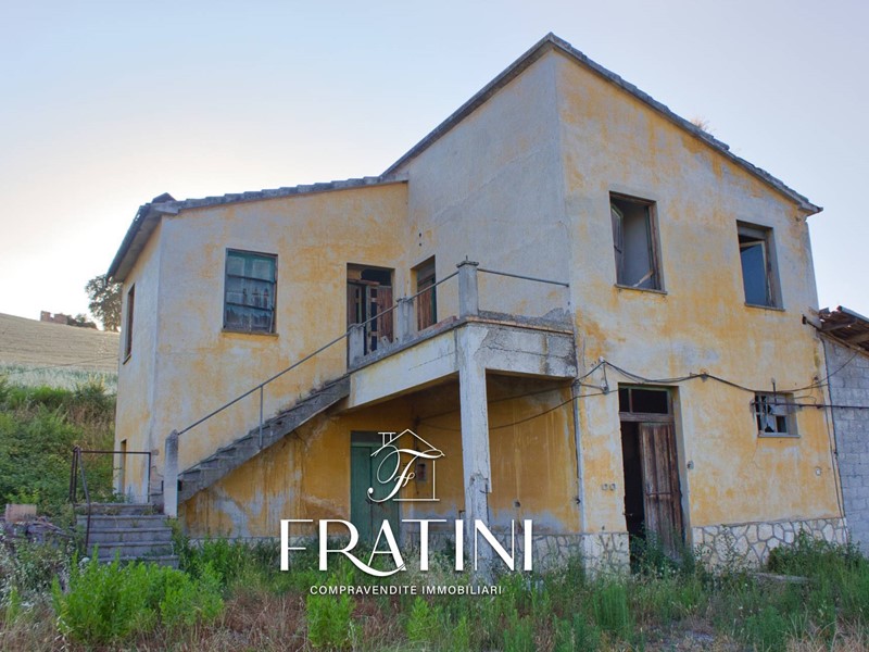 Rustico in Vendita a Bellante, 58'000€, 250 m²
