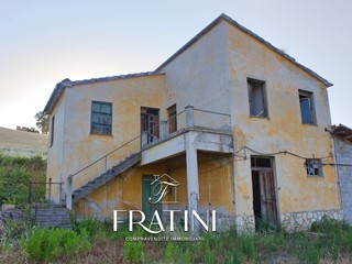 Rustico in Vendita a Bellante, 58'000€, 250 m²