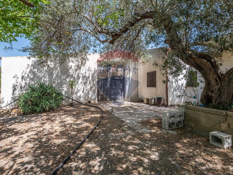 Villa in Vendita a Caltagirone, 90'000€, 98 m²