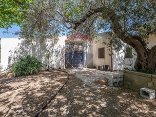 Villa in Vendita a Caltagirone, 90'000€, 98 m²