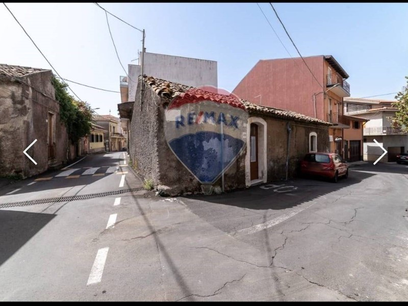 Casa Indipendente in Vendita a Camporotondo Etneo, 70'000&euro;, 100 m²
