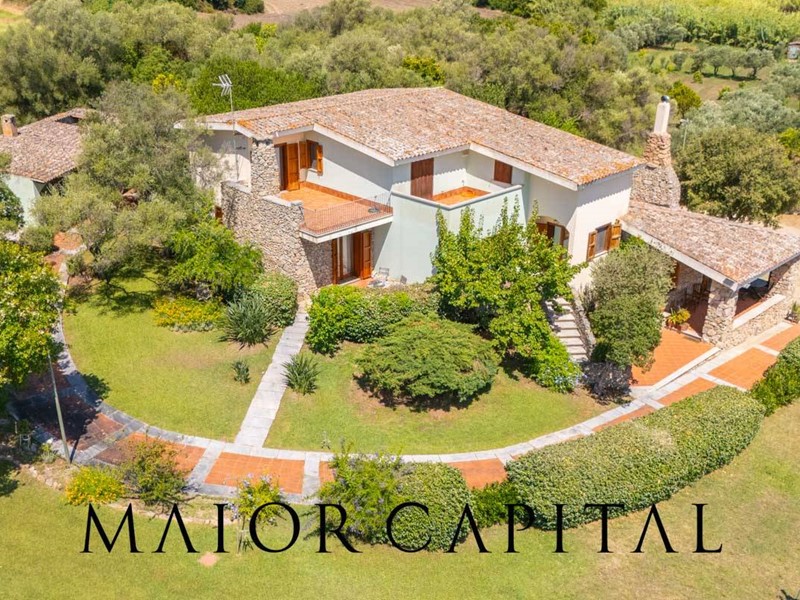 Villa in Vendita a Olbia, 1'080'000€, 400 m²
