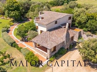 Villa in Vendita a Olbia, 1'080'000€, 400 m²