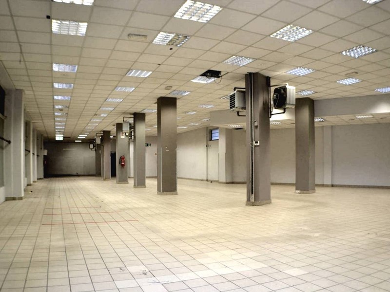Immobile commerciale in Affitto a Nichelino, 1'750€, 374 m²