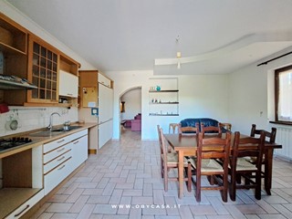 Quadrilocale in Vendita a Vejano, 93'000€, 127 m²