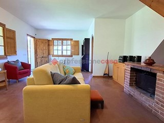 Villa bifamiliare in Vendita a Aprilia, 159'000€, 150 m²