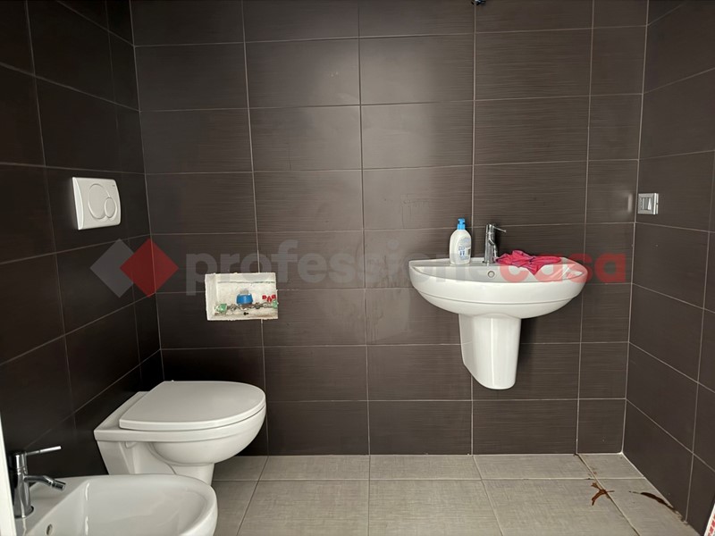 Ufficio in Vendita a Taranto, 150'000€, 140 m²