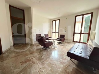 Ufficio in Affitto a Ravenna, 2'000€, 180 m²