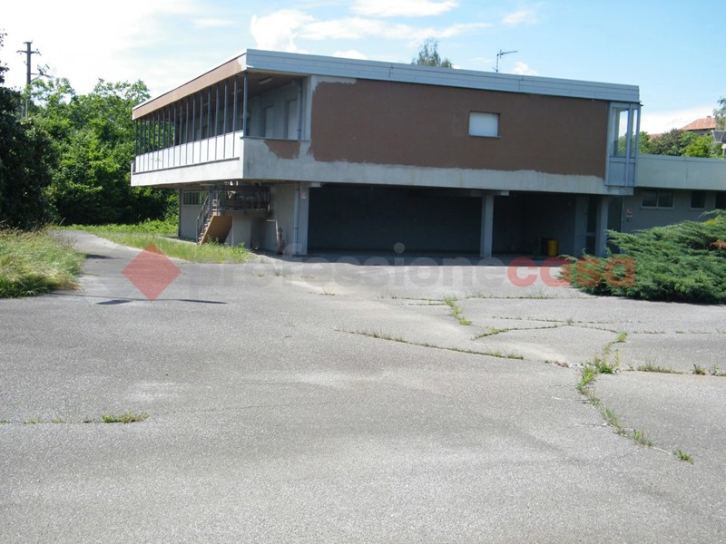 Capannone in Vendita a Divignano, 1'200'000€, 4250 m²