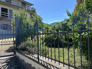 Casa Indipendente in Vendita a Pereto, 240'000&euro;, 400 m²