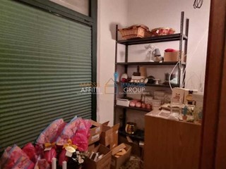 Attività commerciale in Vendita a Carrara, zona Avenza, 200'000€, 90 m², arredato