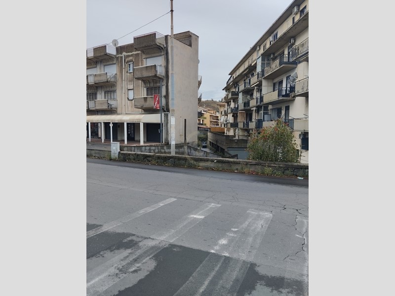 Immobile commerciale in Vendita a Belpasso, zona Piano Tavola, 150'000&euro;, 100 m²
