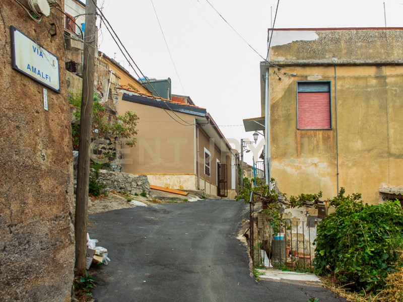 Casa Indipendente in Vendita a Motta Sant'Anastasia, 45'000€, 60 m²