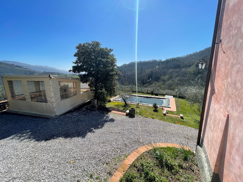 Casale in Vendita a Lucca, zona Nord, 550'000€, 180 m²