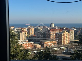 Appartamento in Vendita a Savona, 310'000€, 146 m²