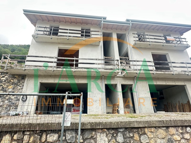 Casa Indipendente in Vendita a Zone, 395'000€, 180 m², con Box