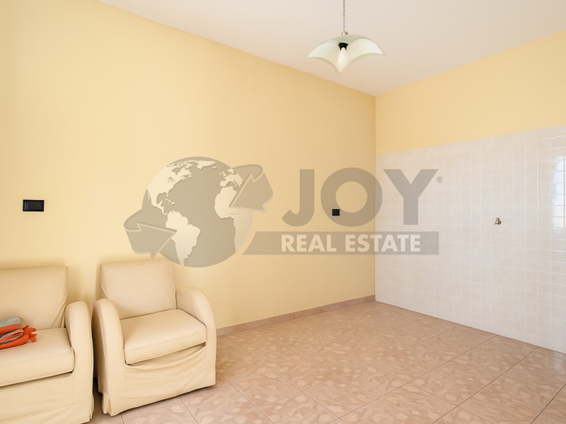 Villa bifamiliare in Vendita a Galatone, 118'000€, 150 m², con Box