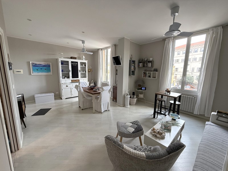Trilocale in Vendita a Sanremo, 285'000€, 70 m²